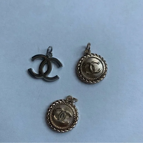 CC Silver Zipper Pull - Picture 2 of 2